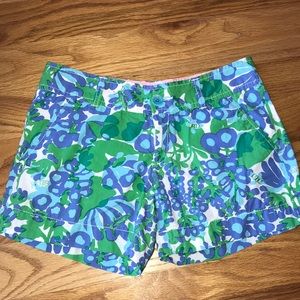 Lilly Pulitzer Bee In Your Bonnet Callahan shorts
